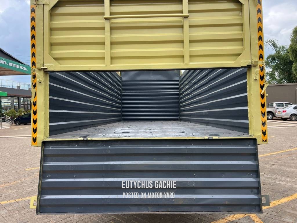 Mitsubishi FH 2011 Gold