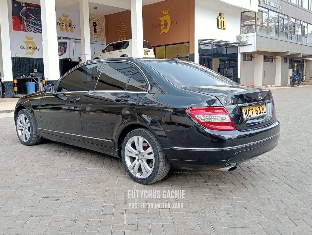 Mercedes-Benz C200 2011 Black