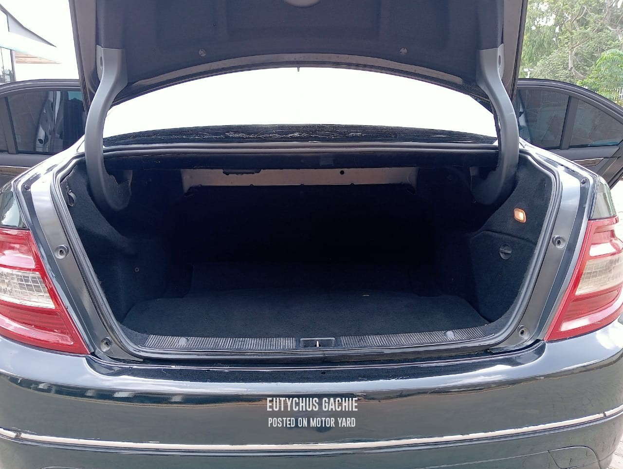 Mercedes-Benz C200 2011 Black