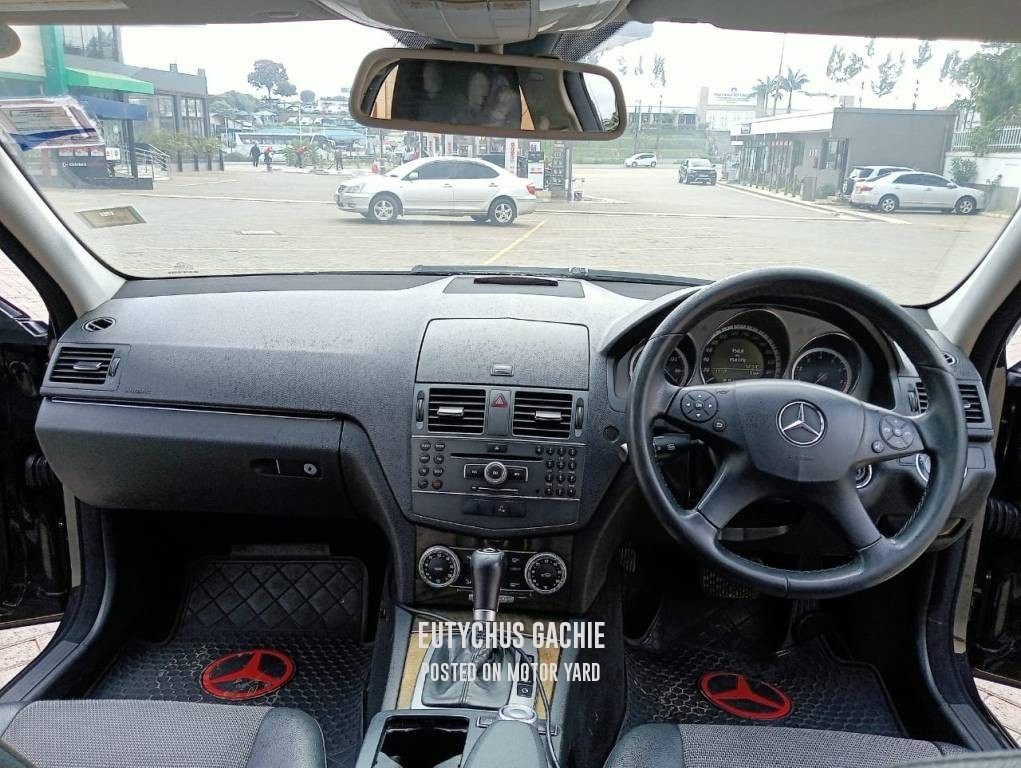 Mercedes-Benz C200 2011 Black