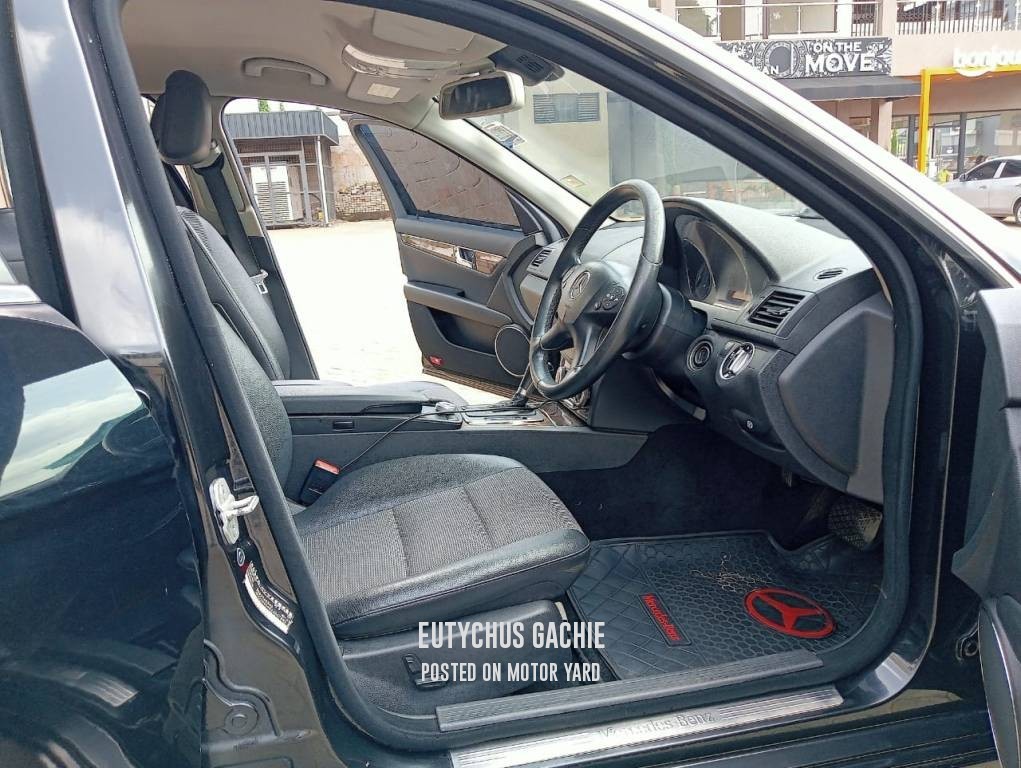 Mercedes-Benz C200 2011 Black