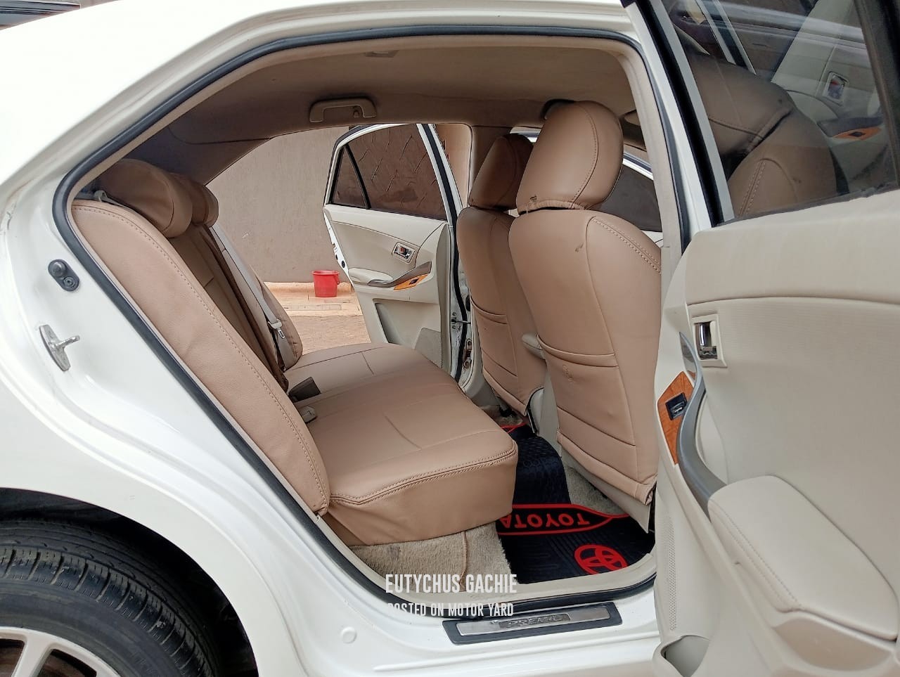 Toyota Premio 2013 White