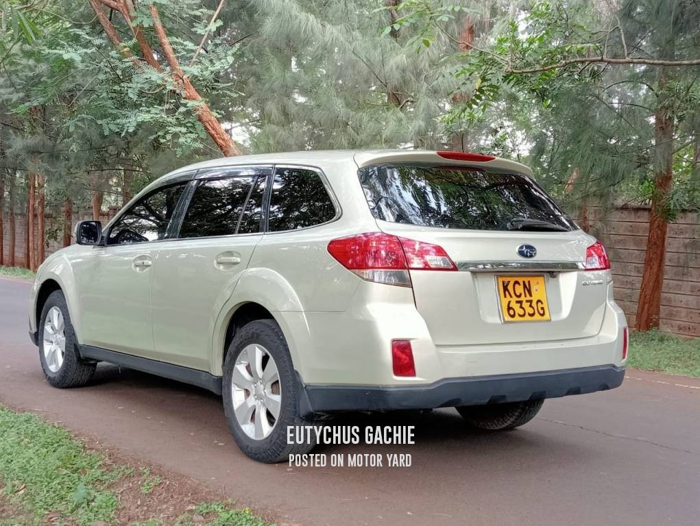 Subaru Outback 2010 Silver