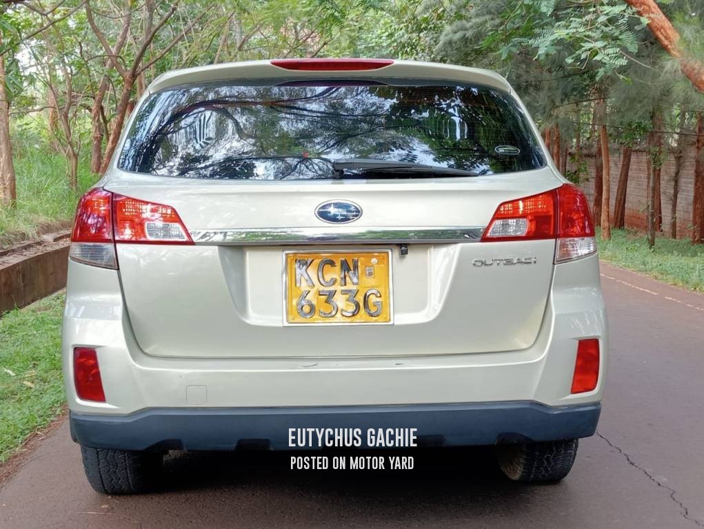 Subaru Outback 2010 Silver