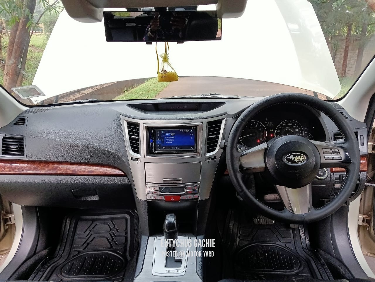 Subaru Outback 2010 Silver