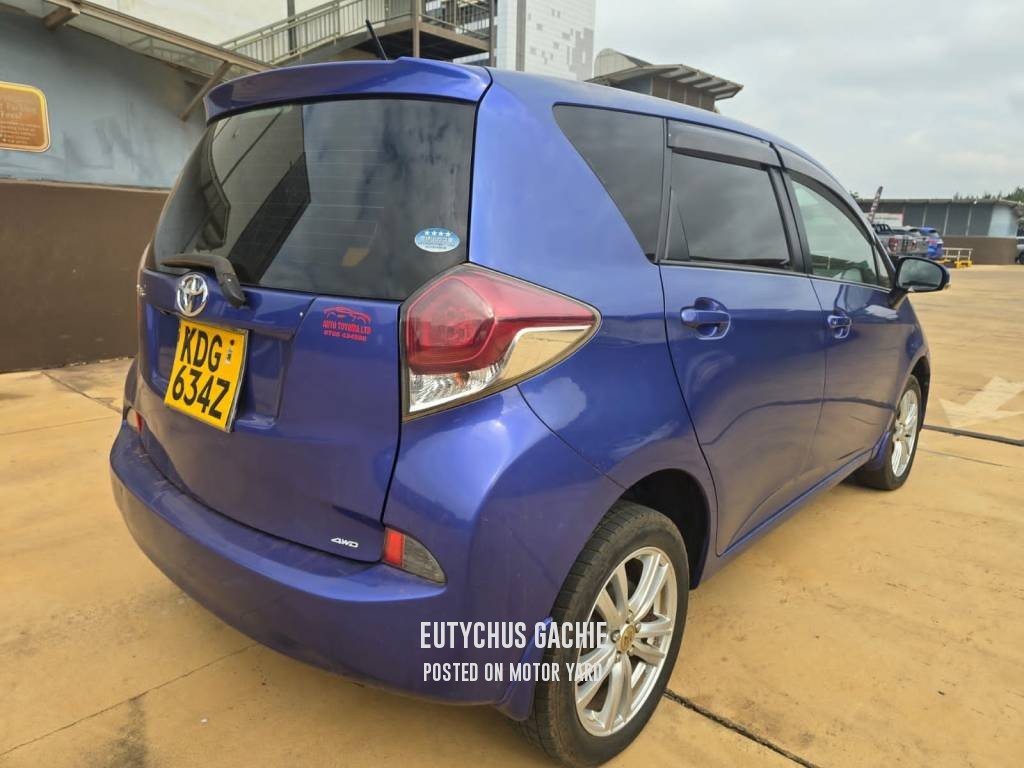 Toyota Ractis 2014 Blue