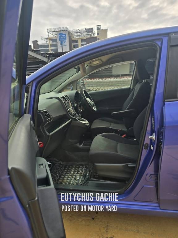 Toyota Ractis 2014 Blue