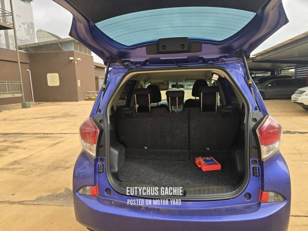 Toyota Ractis 2014 Blue