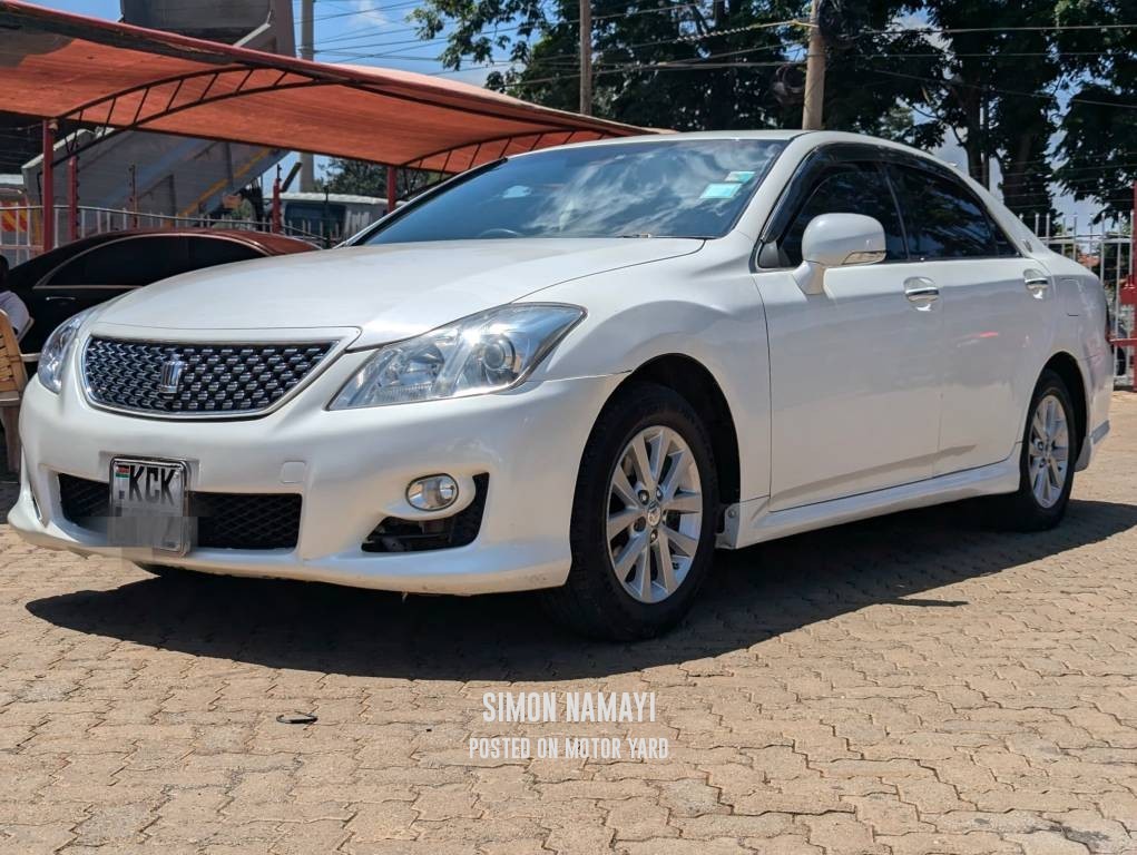 Toyota Crown 2009 White