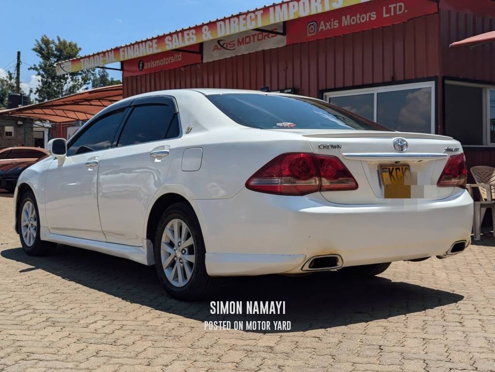 Toyota Crown 2009 White