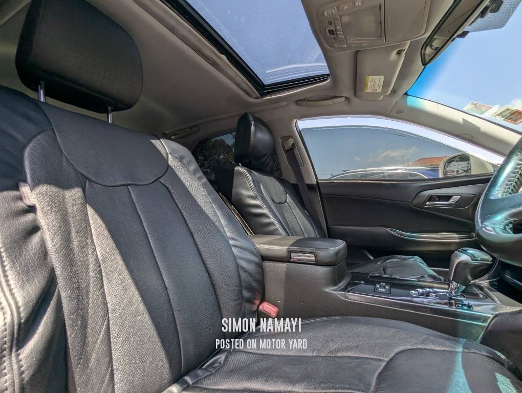 Toyota Crown 2009 White