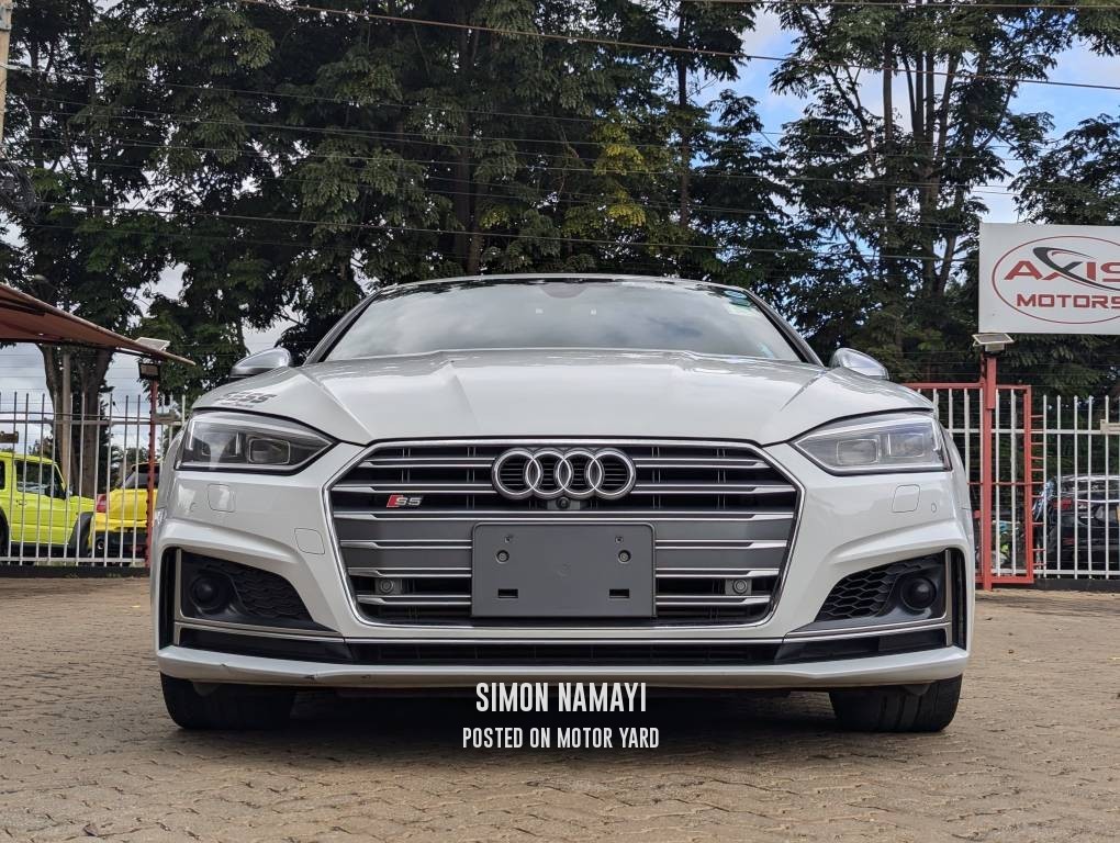 Toyota Crown 2009 White