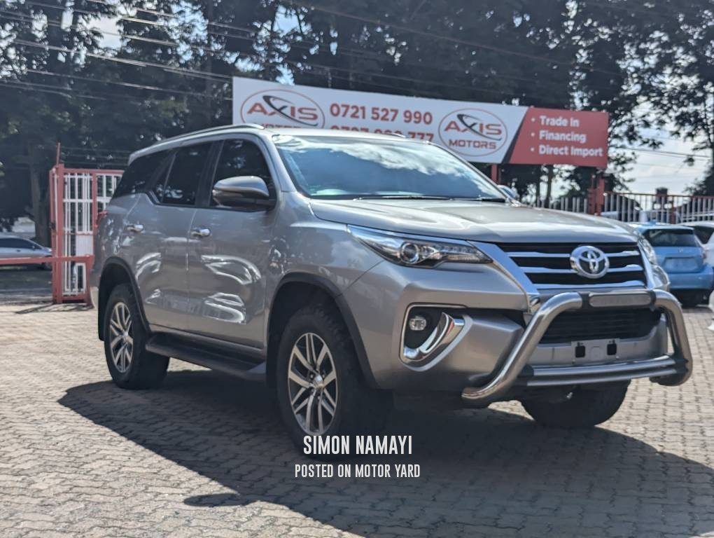 Toyota Fortuner 2018 Silver