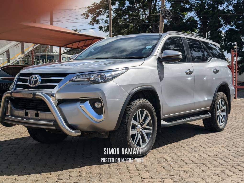 Toyota Fortuner 2018 Silver