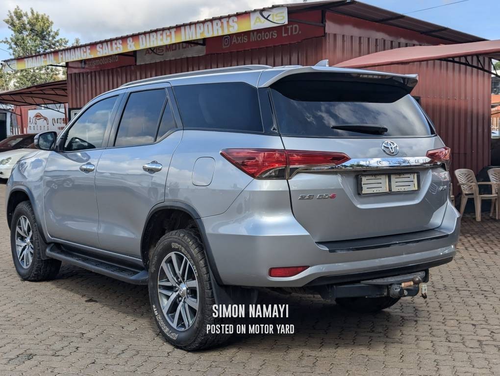 Toyota Fortuner 2018 Silver