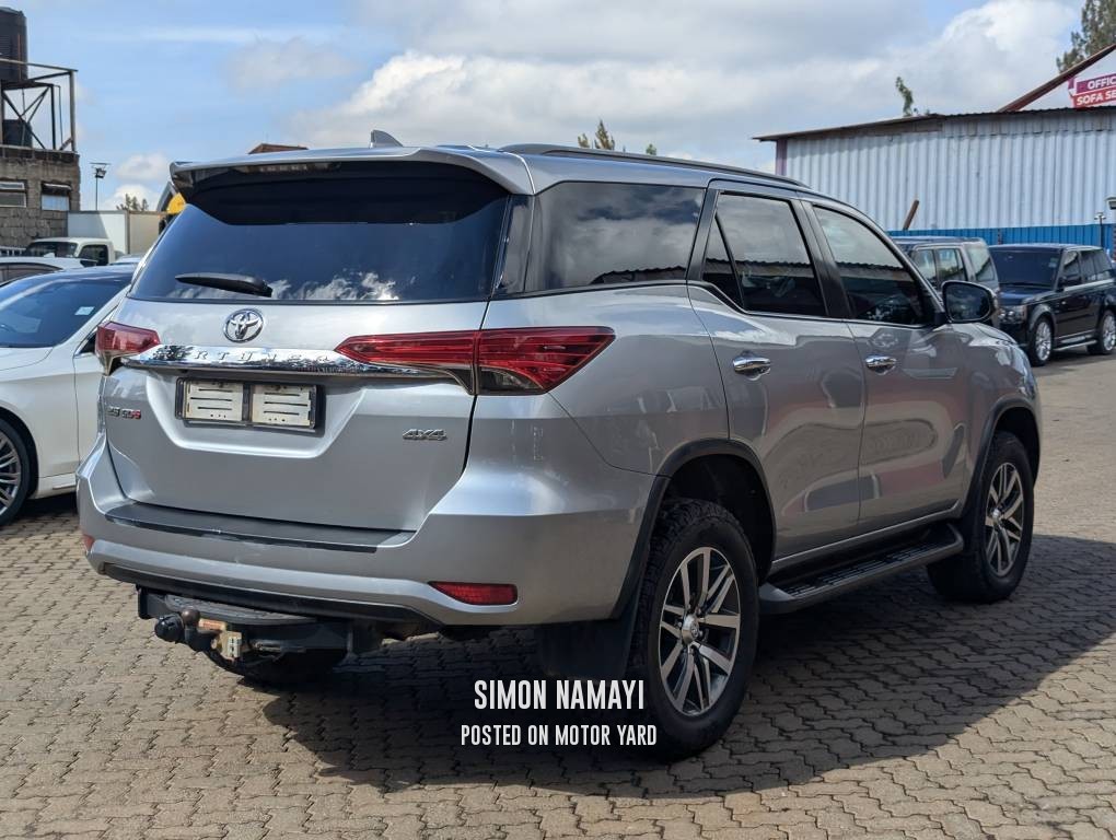 Toyota Fortuner 2018 Silver