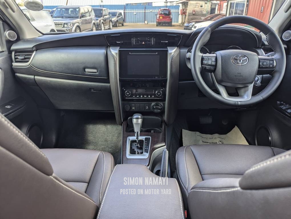 Toyota Fortuner 2018 Silver