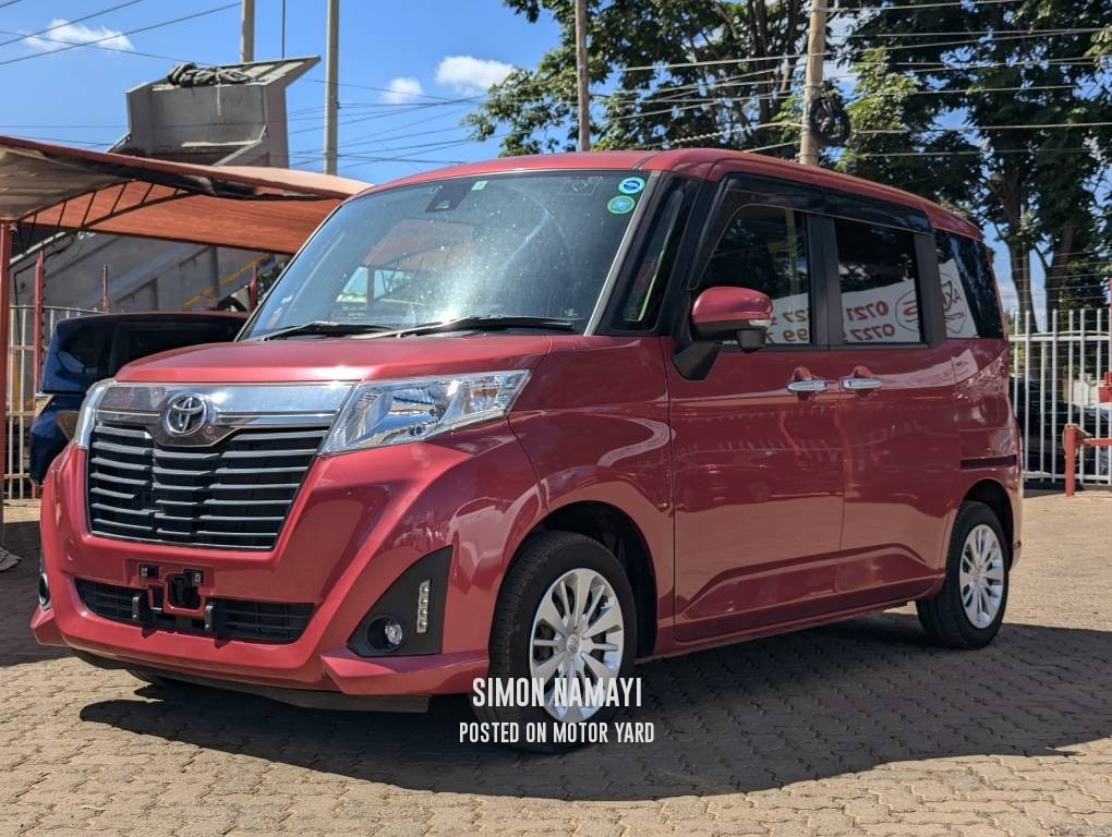 Toyota Roomy 2018 Red