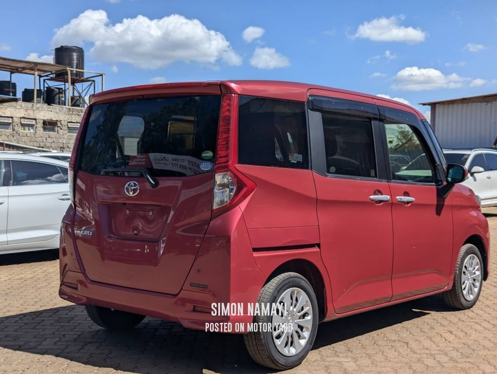 Toyota Roomy 2018 Red