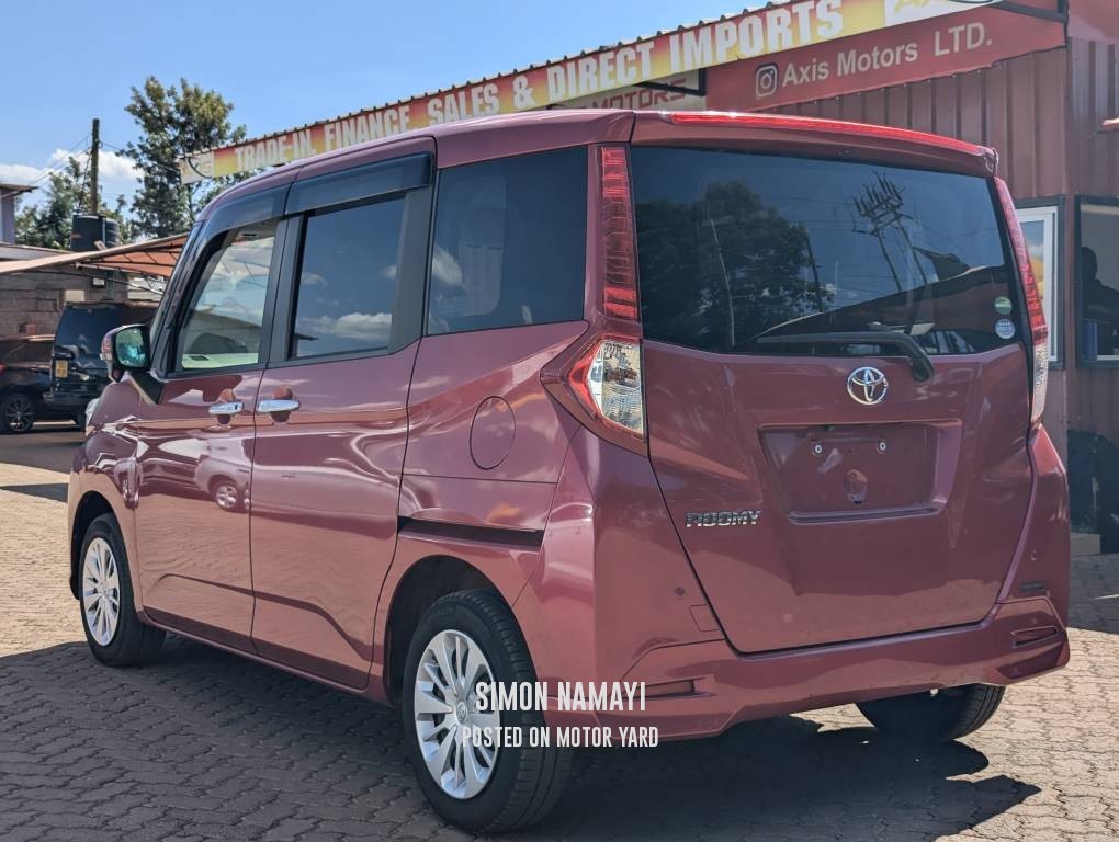 Toyota Roomy 2018 Red