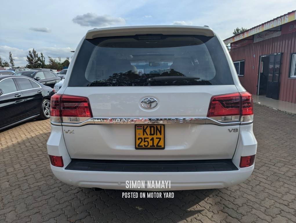 Toyota Land Cruiser 2015 White