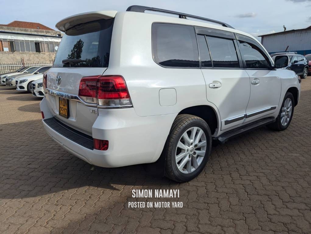 Toyota Land Cruiser 2015 White