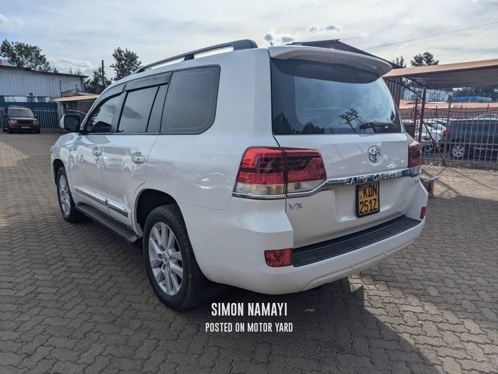Toyota Land Cruiser 2015 White