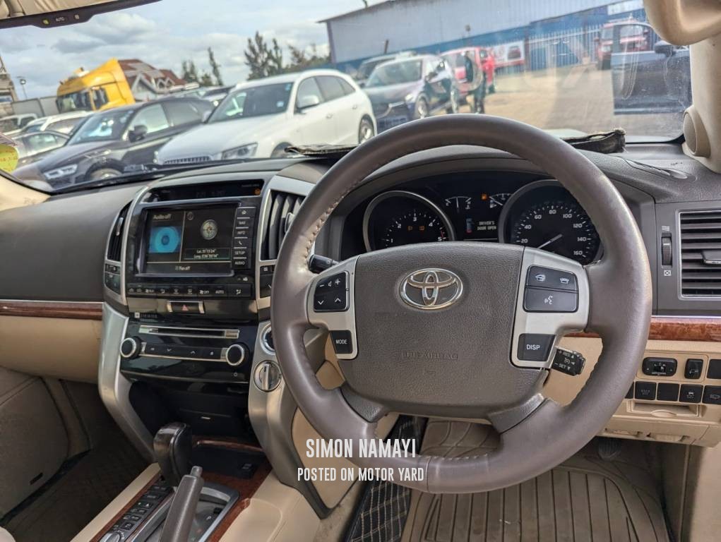 Toyota Land Cruiser 2015 White