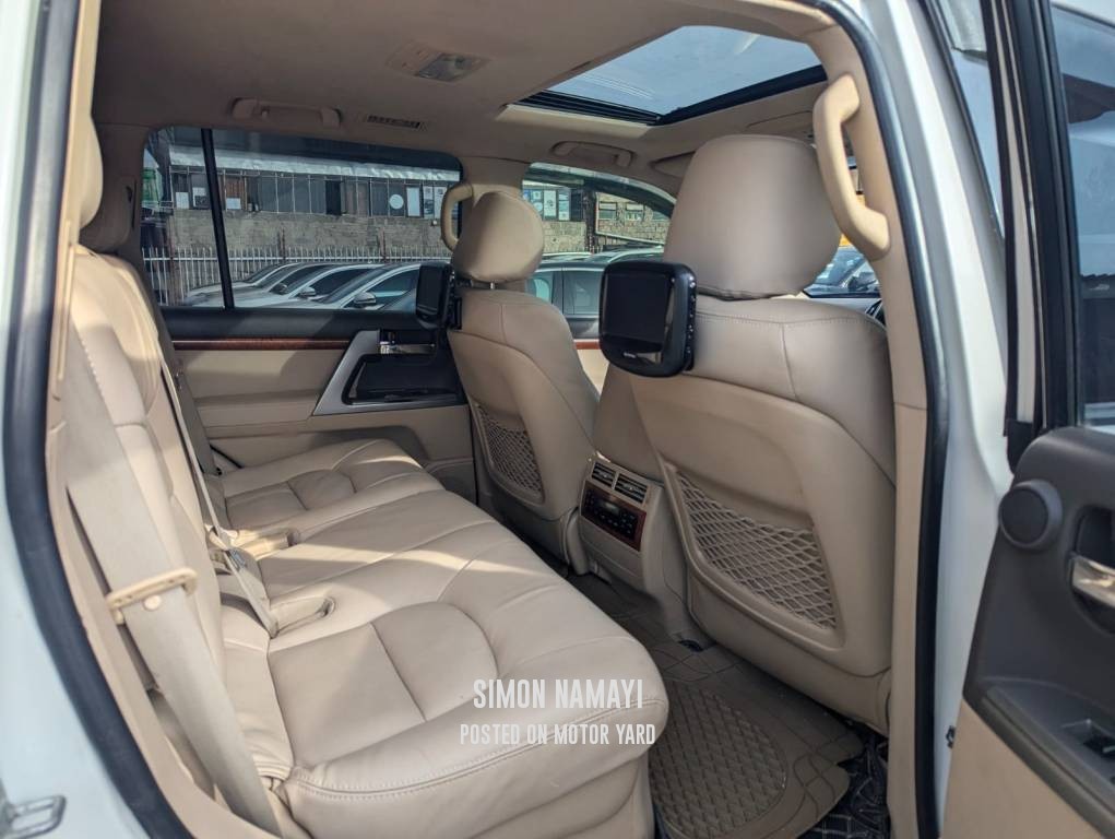 Toyota Land Cruiser 2015 White