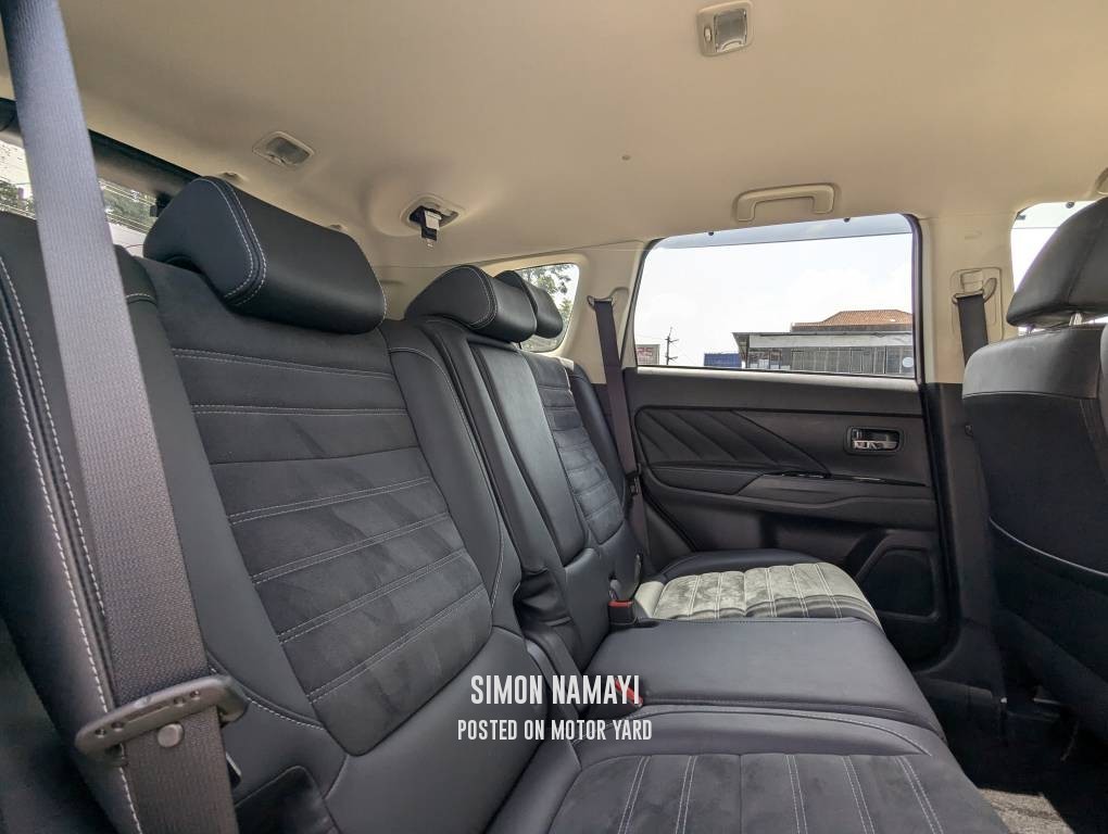 Mitsubishi Outlander PHEV 2017 White