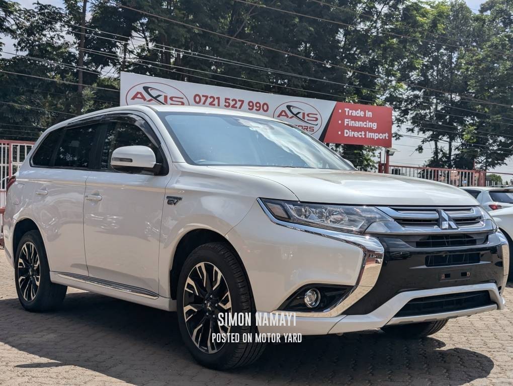 Mitsubishi Outlander PHEV 2017 White