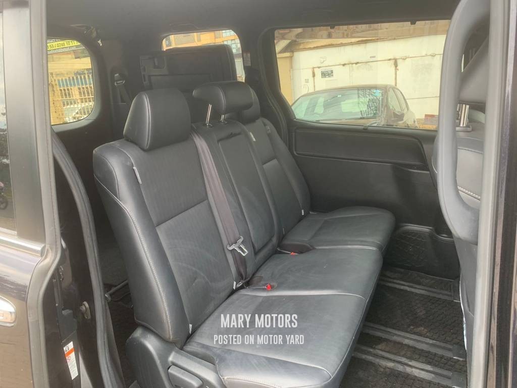 Toyota Esquire 2017 Purple