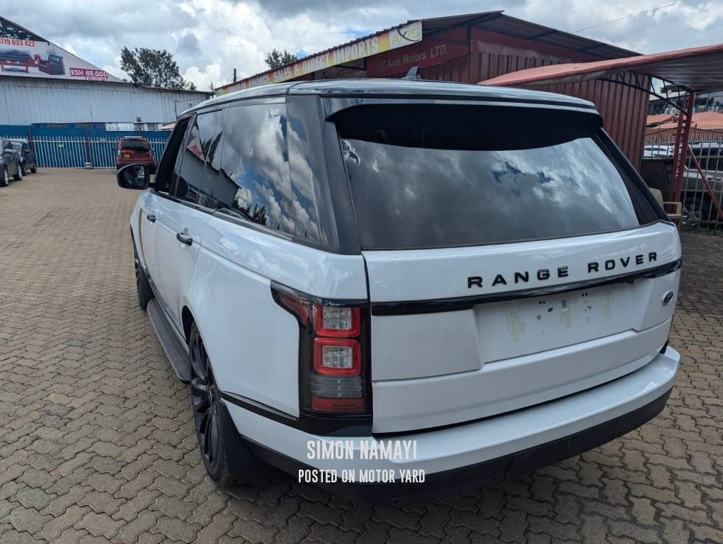 Range Rover Vogue 2016 White