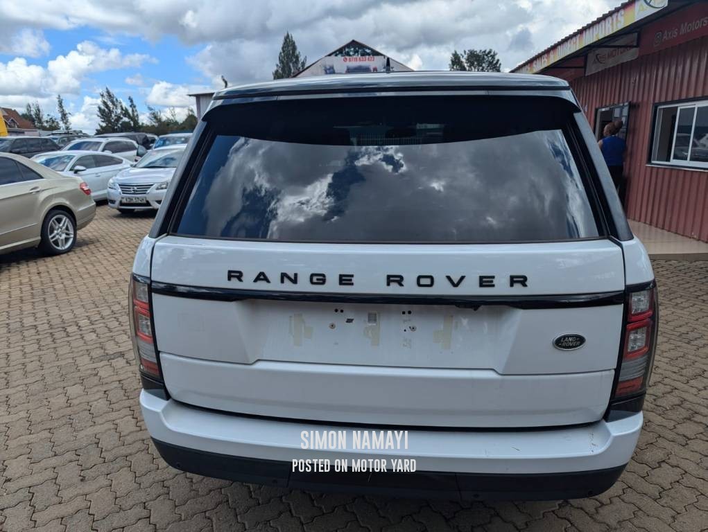 Range Rover Vogue 2016 White