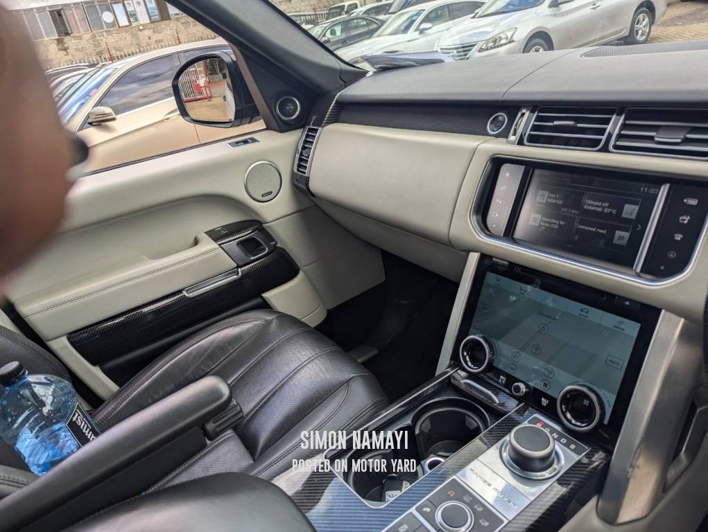 Range Rover Vogue 2016 White