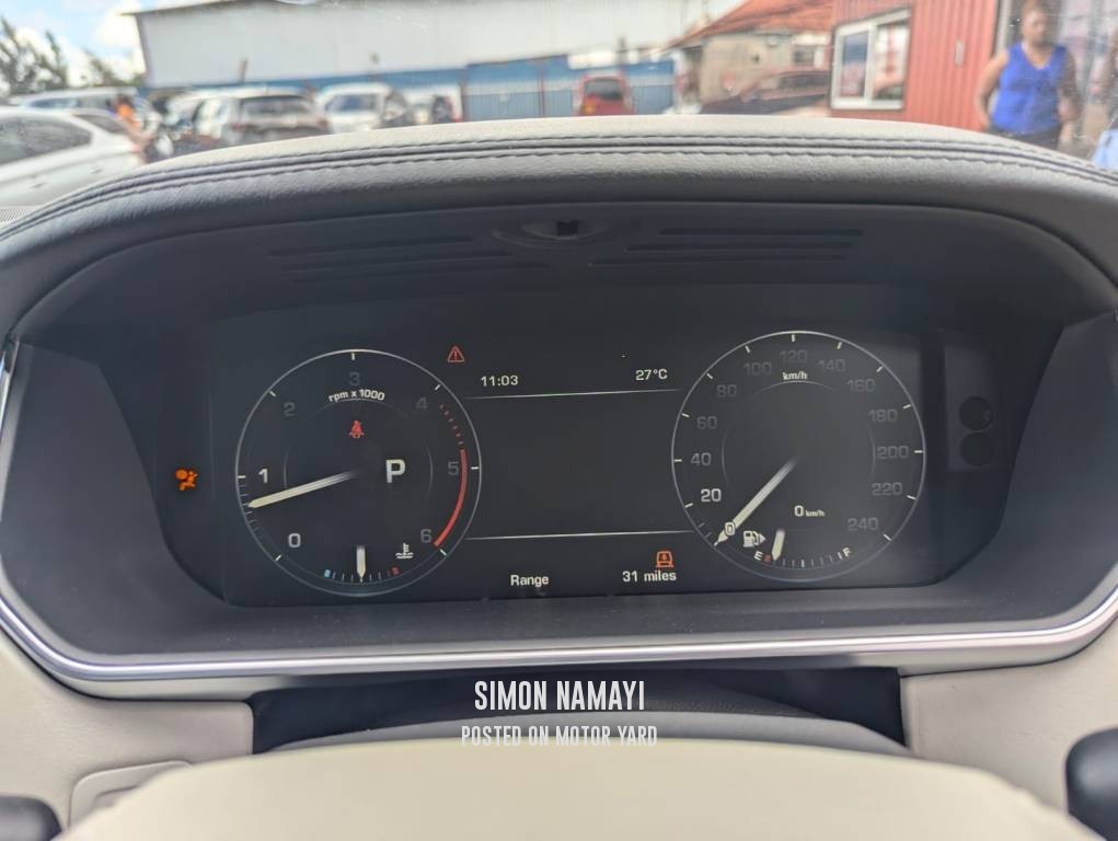 Range Rover Vogue 2016 White