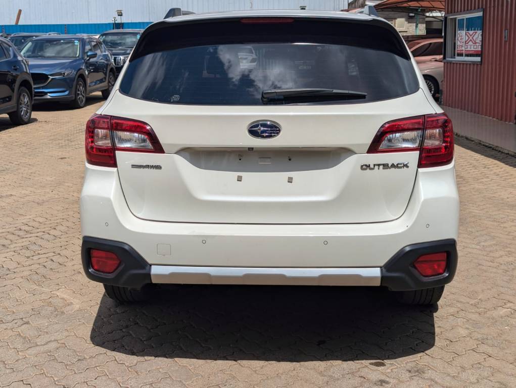 Subaru Outback 2017 White