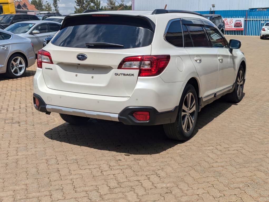 Subaru Outback 2017 White