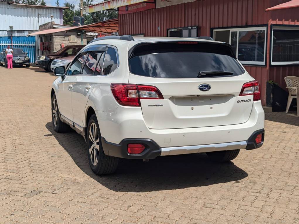 Subaru Outback 2017 White