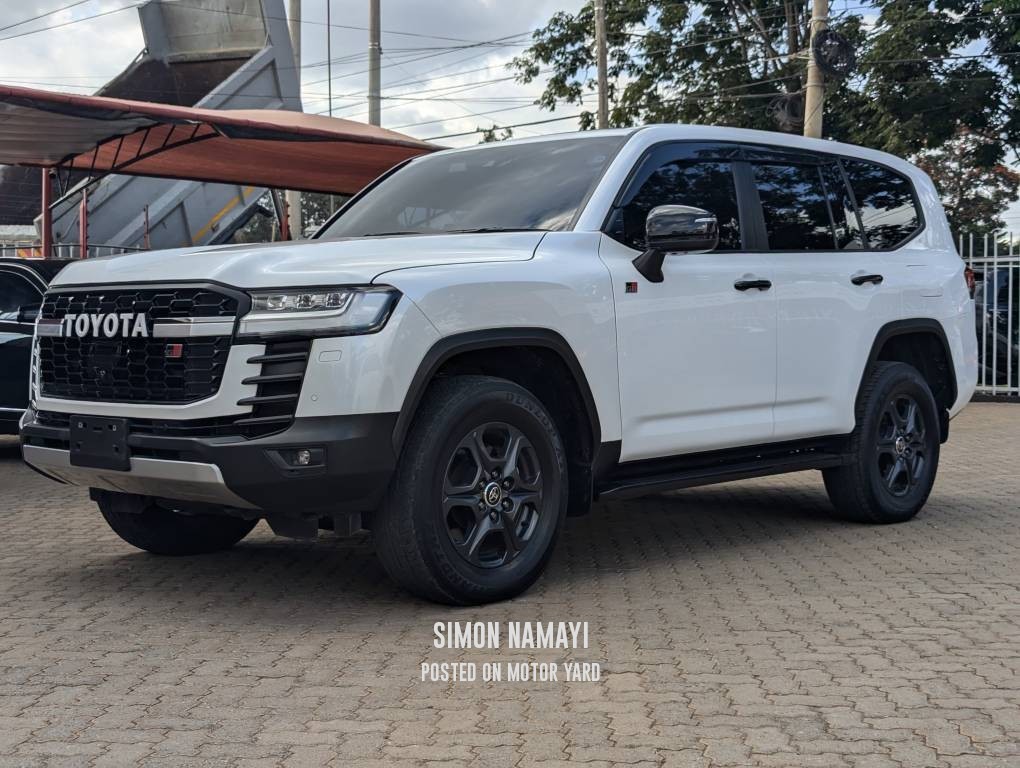 Toyota Land Cruiser Prado 2022 White