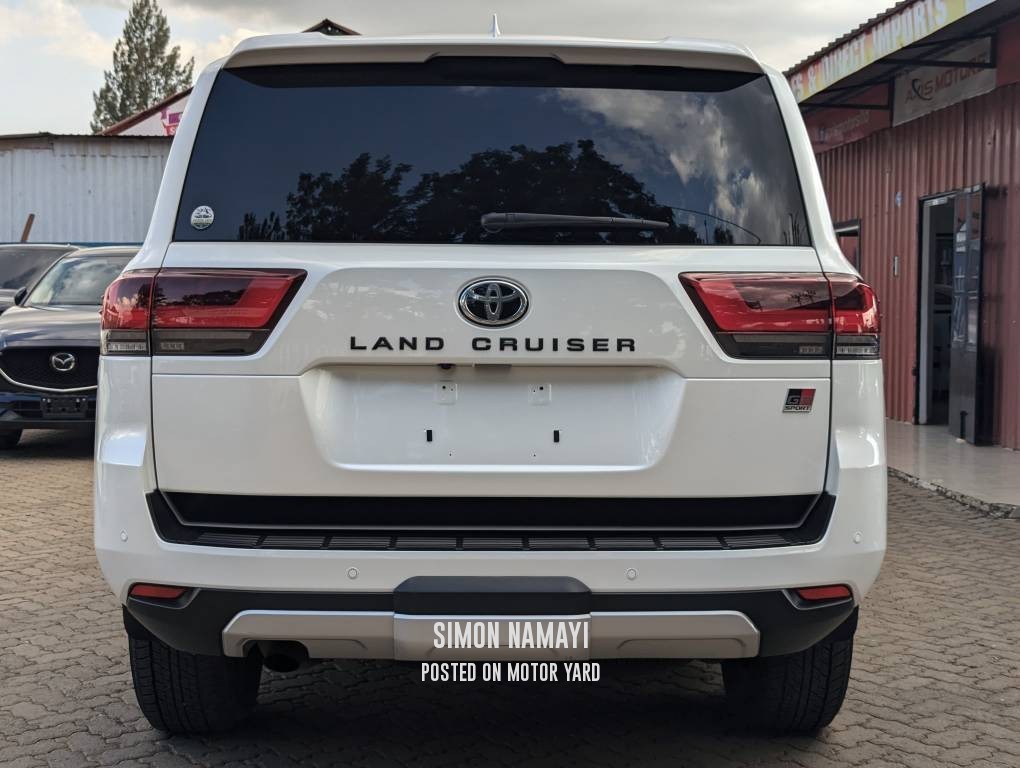 Toyota Land Cruiser Prado 2022 White