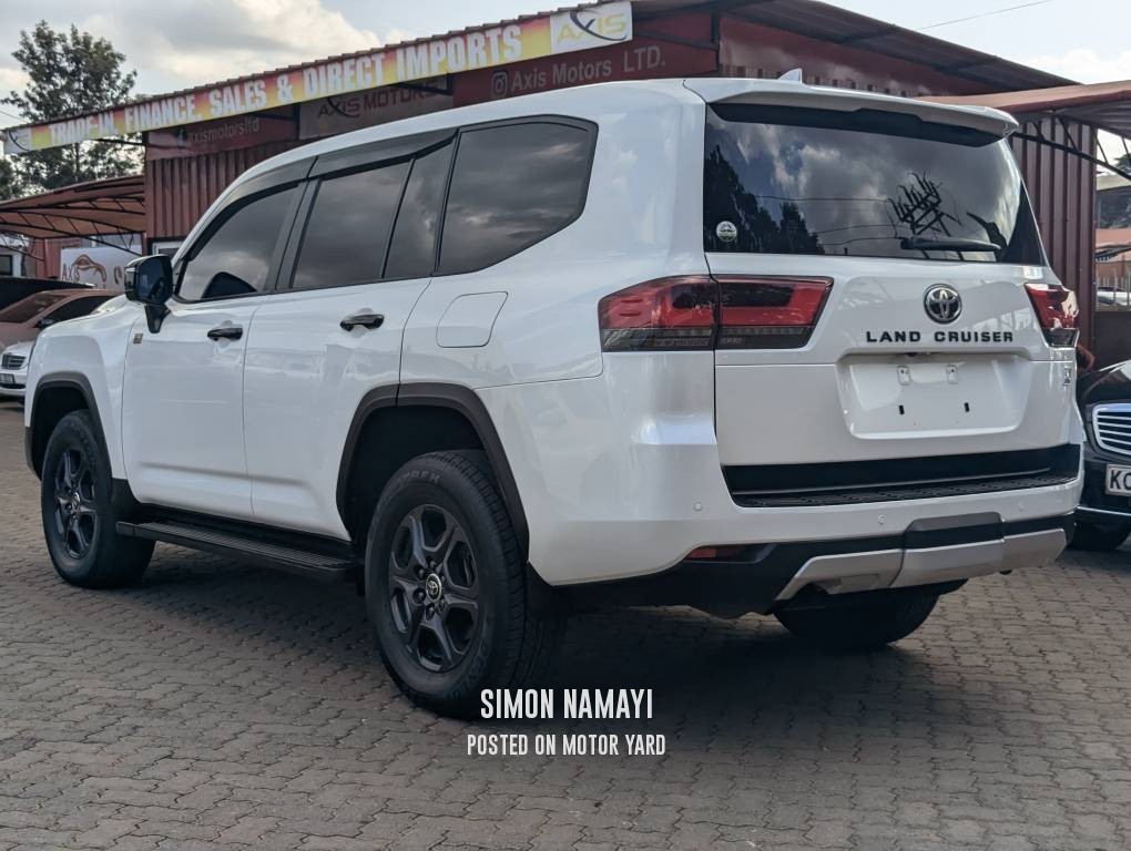 Toyota Land Cruiser Prado 2022 White