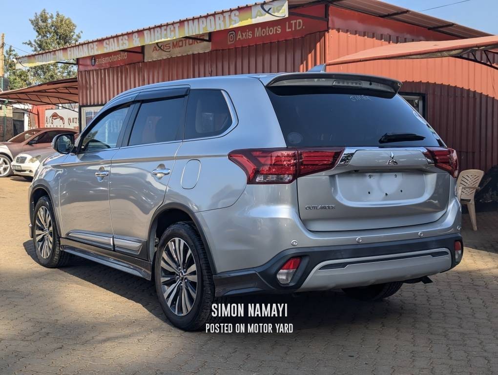 Mitsubishi Outlander 2018 Silver