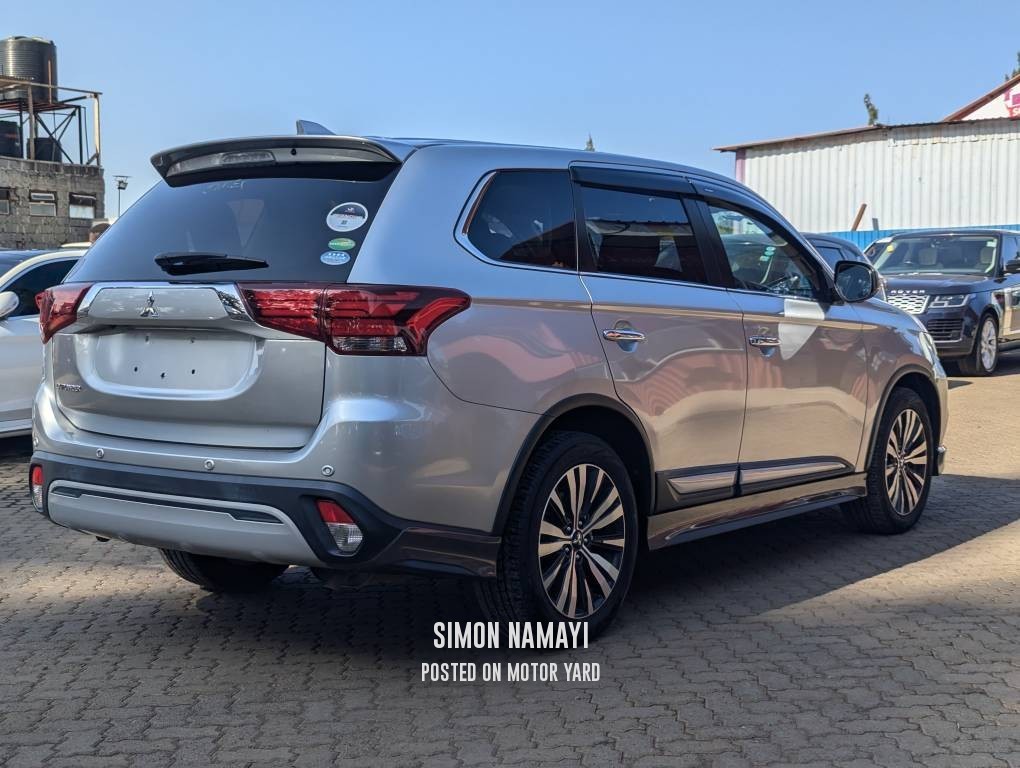 Mitsubishi Outlander 2018 Silver