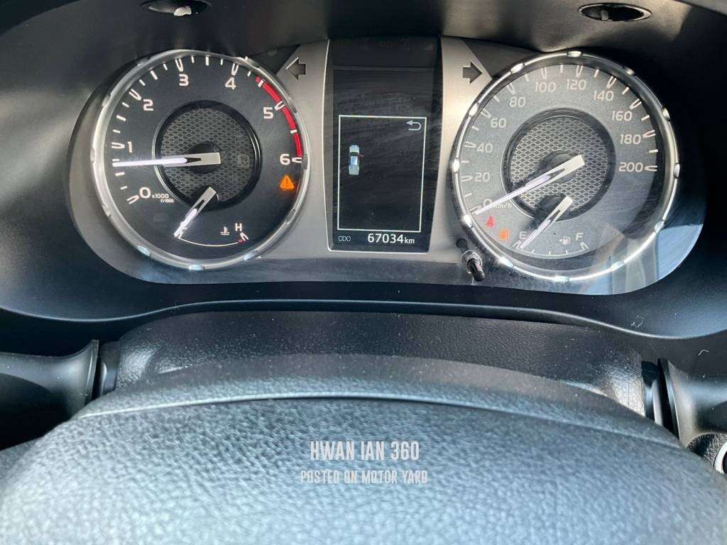 Toyota Hilux 2022 Grey