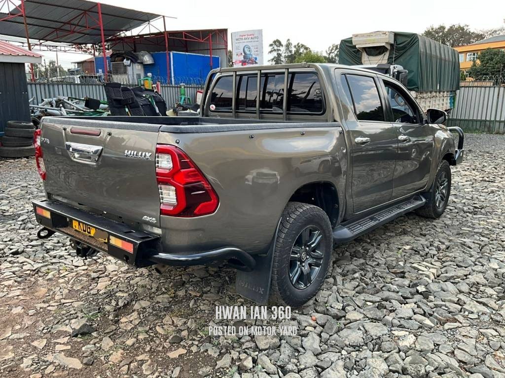 Toyota Hilux 2022 Grey
