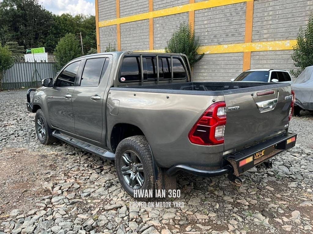 Toyota Hilux 2022 Grey