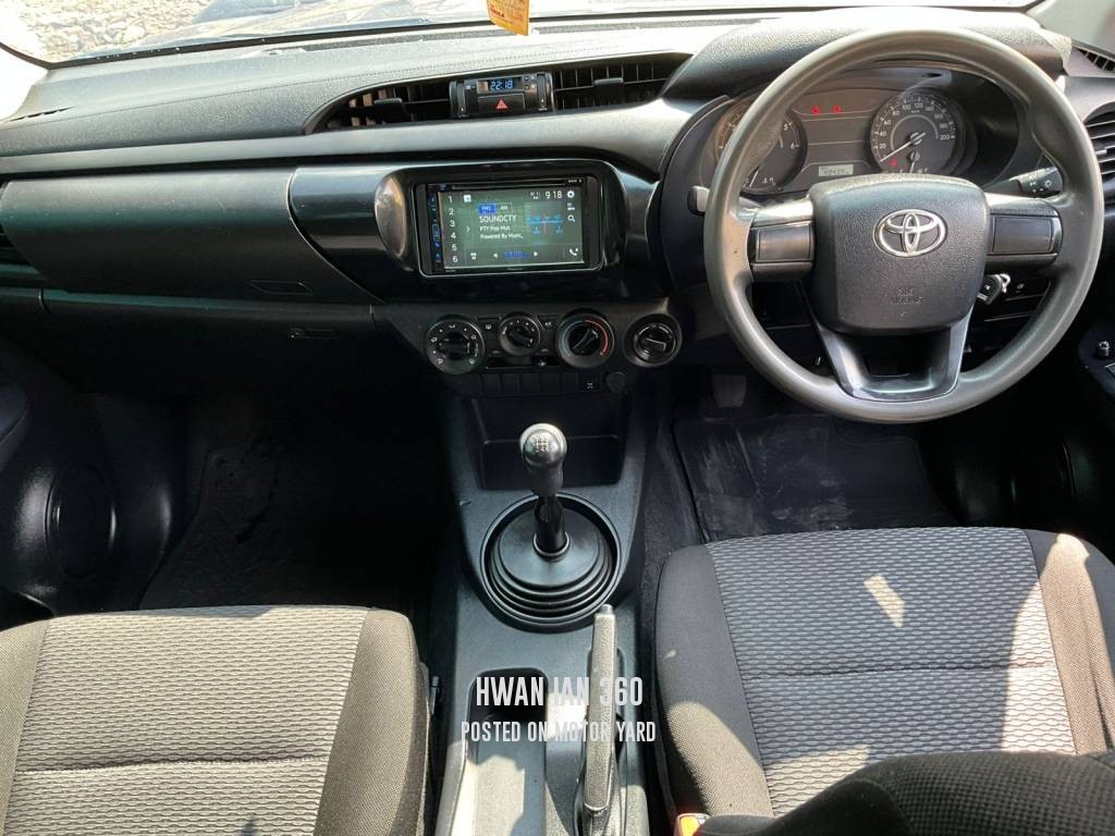 Toyota Hilux 2022 Grey