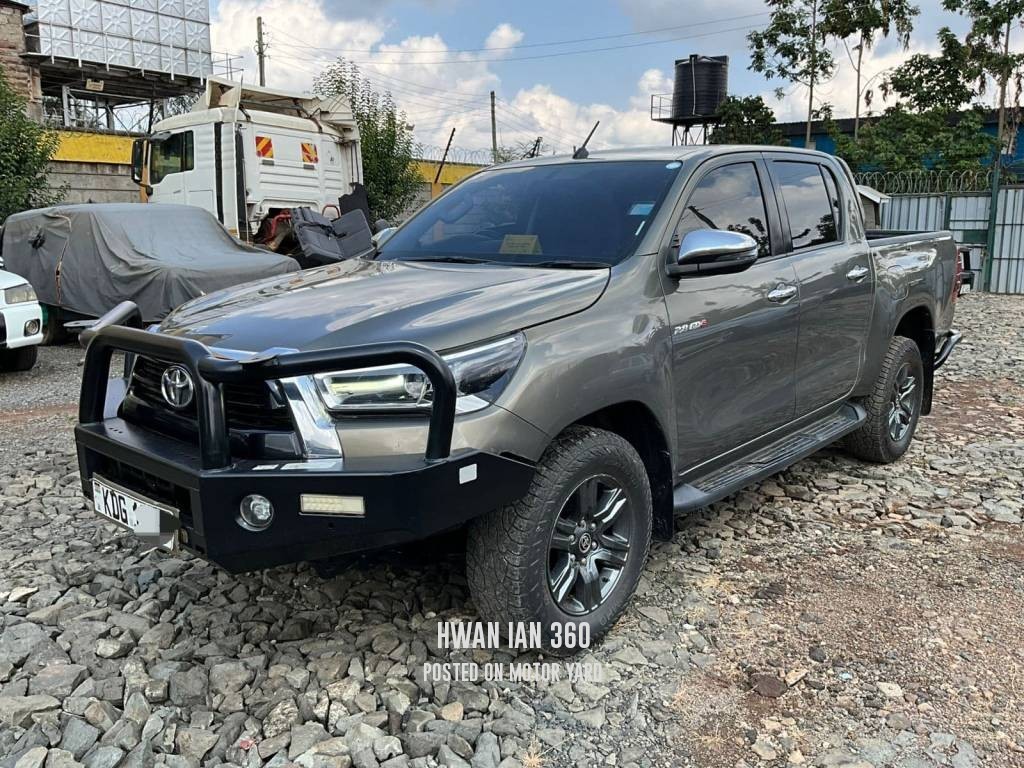 Toyota Hilux 2022 Grey