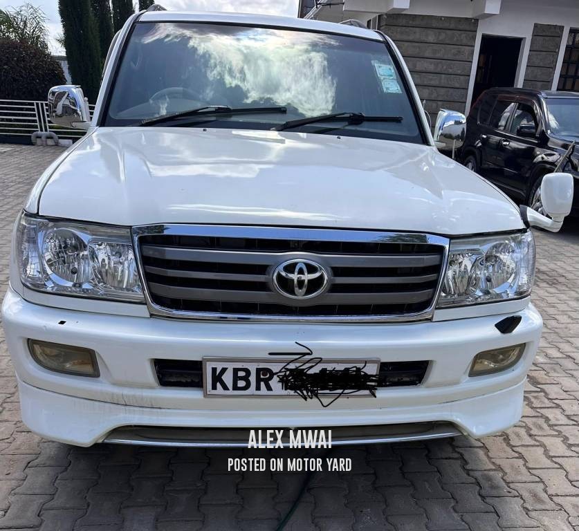 Toyota Land Cruiser 2010 White